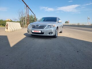 2010 Toyota Camry VI (XV40) Рестайлинг, серебристый, 990000 рублей, вид 1