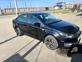 2017 Volkswagen Polo V Рестайлинг, чёрный, 1400000 рублей, вид 2