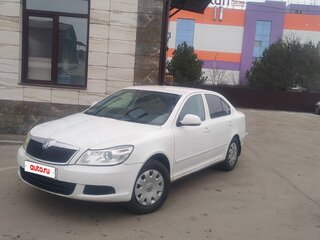 2012 Skoda Octavia II (A5) Рестайлинг, белый, 530000 рублей, вид 1