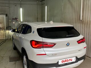 2020 BMW X2 sDrive18i I (F39), белый, 3500000 рублей, вид 4