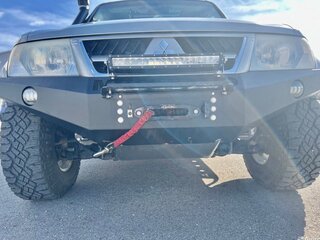2002 Mitsubishi Montero III, бежевый, 1999999 рублей, вид 1