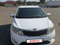 2013 Kia Rio 4-speed III, белый, 880000 рублей - вид 2