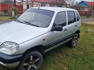 2006 Chevrolet Niva I, серебристый, 900000 рублей, вид 2