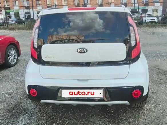 2018 Kia Soul II Рестайлинг, белый - вид 2