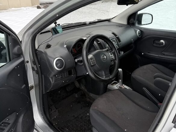 2010 Nissan Note I Рестайлинг, серебристый, 630000 рублей - вид 6