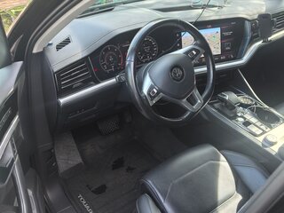 2020 Volkswagen Touareg III, чёрный, 6600000 рублей, вид 5