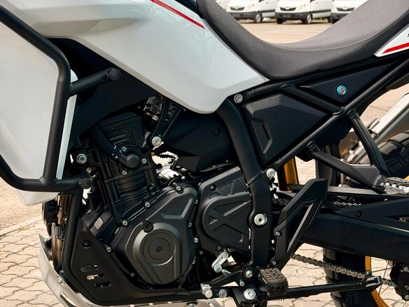 2026 QJMotor SRT 450 RX, белый, 652000 рублей - вид 10