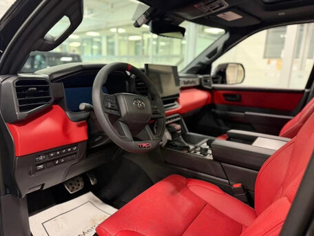 2026 Toyota Tundra Crew Max CrewMax III, чёрный, 11390000 рублей, вид 4