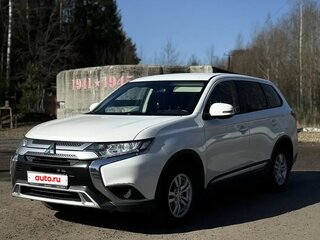 2019 Mitsubishi Outlander III Рестайлинг 3, белый, 1900000 рублей, вид 2