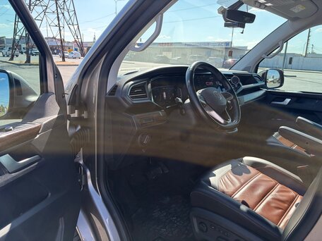 2020 Volkswagen Multivan T6 Рестайлинг, чёрный, 7980000 рублей, вид 5