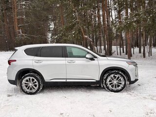 2019 Hyundai Santa Fe IV, серебристый, 1800000 рублей, вид 3