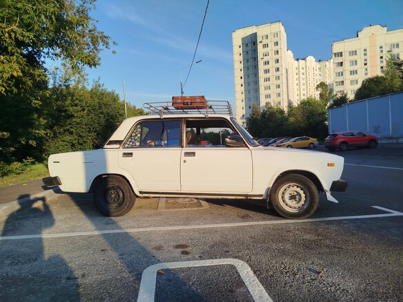 1999 Lada (ВАЗ) 2105, белый, 149000 рублей - вид 8
