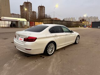 2015 BMW 5 серии 530d xDrive VI (F10/F11/F07) Рестайлинг, белый, 2350000 рублей, вид 4