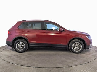 2018 Volkswagen Tiguan II, красный, 2040000 рублей, вид 4