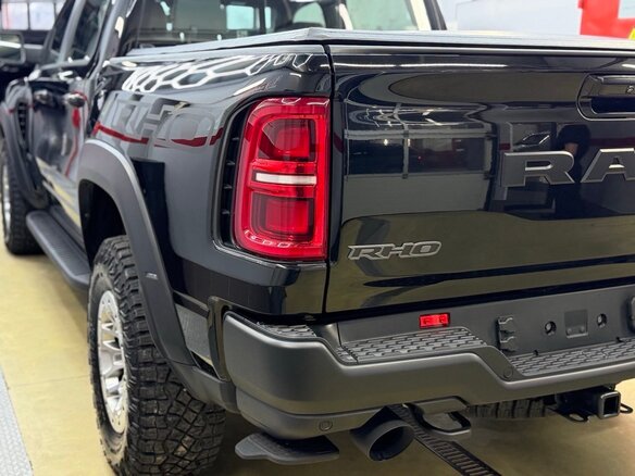 2025 Ram 1500 RHO V Рестайлинг, чёрный - вид 22