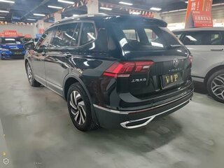 2023 Volkswagen Tiguan II Рестайлинг, чёрный, 2310000 рублей, вид 4