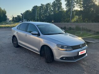 2013 Volkswagen Jetta VI, серебристый, 900000 рублей, вид 1
