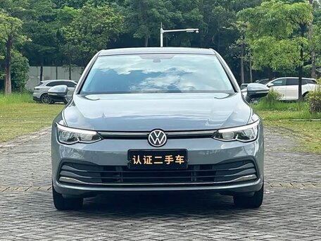 2022 Volkswagen Golf VIII, серый, 1950000 рублей, вид 2