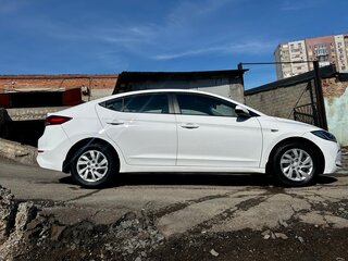 2017 Hyundai Elantra VI (AD), белый, 1350000 рублей, вид 4