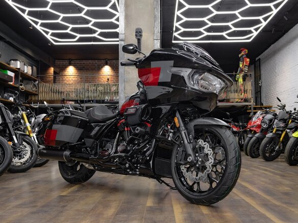 2025 Harley-Davidson CVO Road Glide ST, чёрный, 5990000 рублей - вид 5