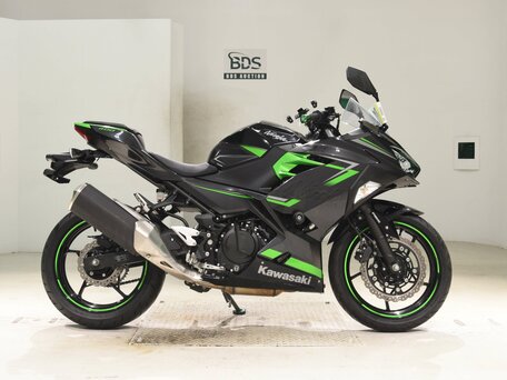 2022 Kawasaki Ninja 400, чёрный, 650000 рублей, вид 4