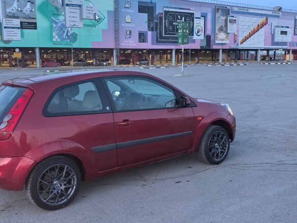 2006 Ford Fiesta Mk5, красный, 350000 рублей - вид 8