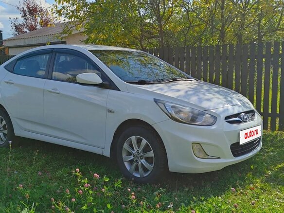 2011 Hyundai Solaris I, белый, 720000 рублей