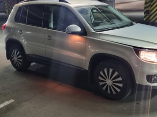 2014 Volkswagen Tiguan I Рестайлинг, серебристый, 1650000 рублей, вид 1