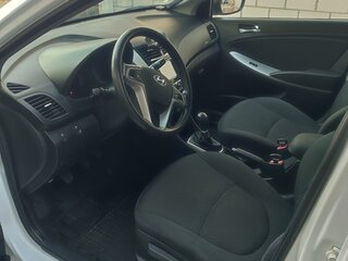 2013 Hyundai Solaris I, белый, 890000 рублей, вид 4