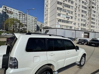 2013 Mitsubishi Pajero IV Рестайлинг 1, белый, 2380000 рублей, вид 4