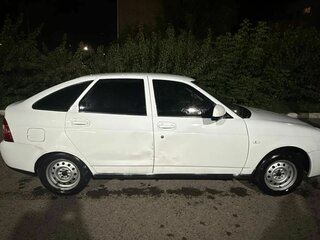 2013 Lada (ВАЗ) Priora I Рестайлинг, белый, 350000 рублей, вид 2