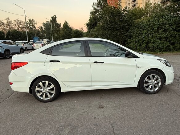 2013 Hyundai Solaris I, белый - вид 2