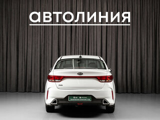 2020 Kia Rio IV Рестайлинг, белый, 980000 рублей, вид 4