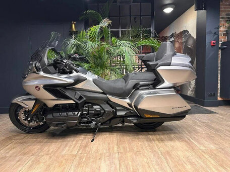2025 Honda GL 1800 Gold Wing, серебристый, 4200000 рублей, вид 1