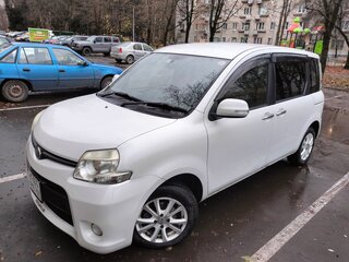 2014 Toyota Sienta I Рестайлинг 2, белый, 950000 рублей, вид 1