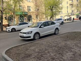 2014 Volkswagen Polo V, белый, 790000 рублей, вид 3