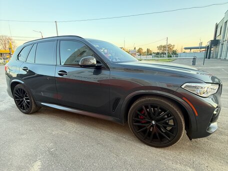 2020 BMW X5 40i IV (G05/G18), серый, 5999000 рублей, вид 4