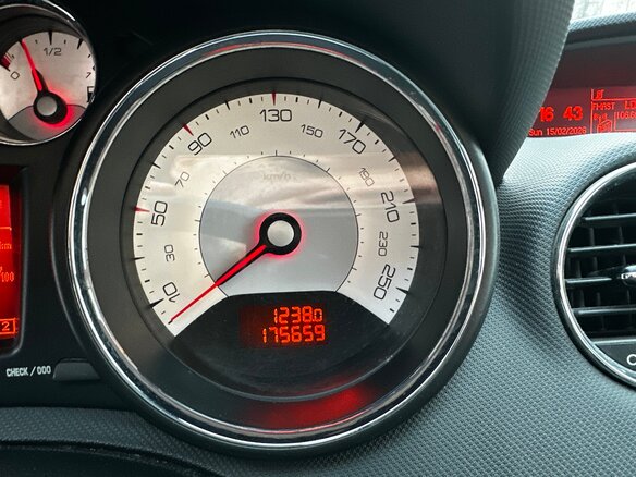 2011 Peugeot 308 I Рестайлинг, белый, 800000 рублей - вид 12
