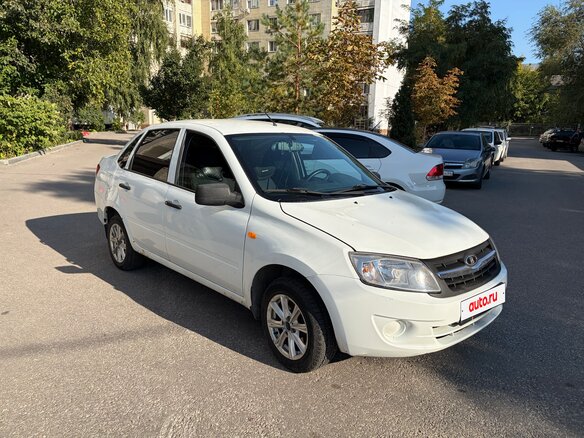 2014 Lada (ВАЗ) Granta I, белый, 315000 рублей - вид 2