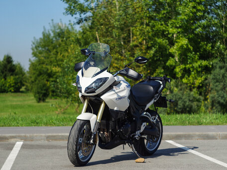 2007 Triumph Tiger 1050, белый, 615000 рублей, вид 2