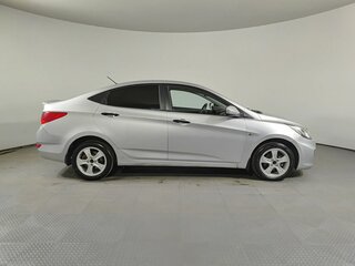 2013 Hyundai Solaris I, серебристый, 597000 рублей, вид 4