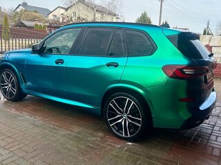2021 BMW X5 M50i IV (G05/G18), зелёный, 5646170 рублей, вид 5