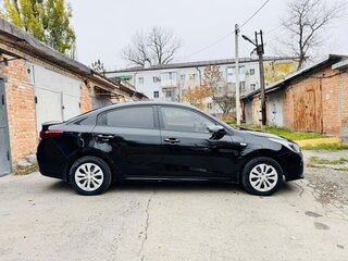 2018 Kia Rio IV, чёрный, 1400000 рублей, вид 4