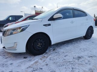 2014 Kia Rio 6-speed III, белый, 850000 рублей, вид 2