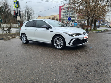 2022 Volkswagen Golf VIII, белый, 1850000 рублей, вид 3