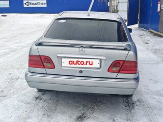 1998 Mercedes-Benz E-Класс 250 II (W210, S210), серебристый, 430000 рублей, вид 4