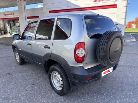 2015 Chevrolet Niva I Рестайлинг, серебристый, 495000 рублей, вид 4