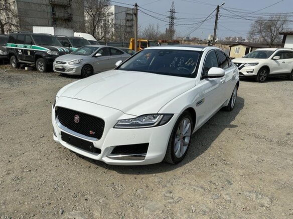 2018 Jaguar XF II, белый, 3500000 рублей
