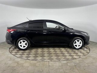 2021 Hyundai Solaris II Рестайлинг, чёрный, 1670000 рублей, вид 4