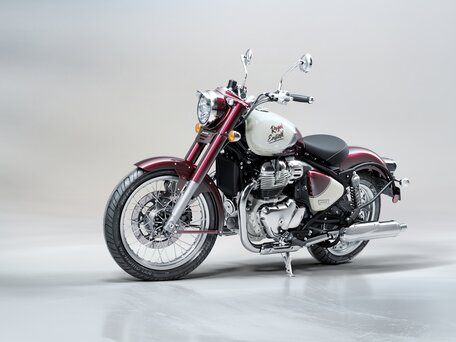 2026 Royal Enfield Classic 650, красный, 703000 рублей, вид 2